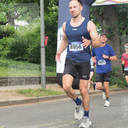 29.06.2025 - hella hamburg halbmarathon KatJ http://msf.ph/oto/8362514 29.06.2025 10:22:39 Zwischen KM18-KM19 1910, 1959, 2836 meine-sportfotos.de