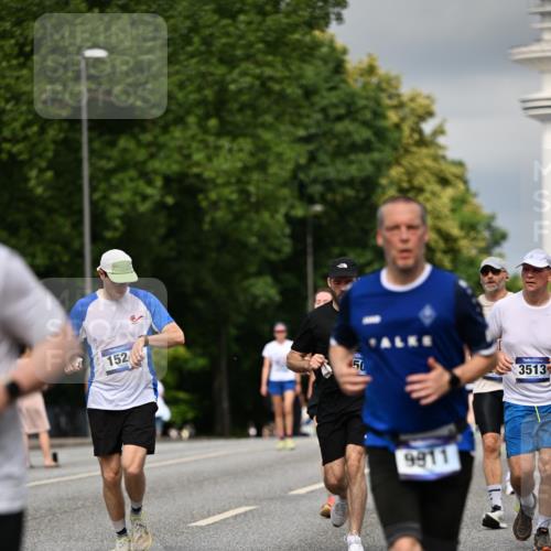 29.06.2025 - hella hamburg halbmarathon Dr. Thomas Lammeyer http://msf.ph/oto/8362536 29.06.2025 10:19:09 Kennedybrücke 1296, 1379, 1524, 1575, 1745, 2110, 2281, 2690, 3507, 3509, 3513, 3650, 4492, 4494, 4495, 4641, 5271, 5608, 5739, 5800, 5981, 5986, 6248, 6287, 6317, 6710, 7439, 7452, 7809, 7810, 8237, 8239, 8256, 8275, 8609, 8854, 9113, 9423, 9911, 9975, 9997, 10589, 10717, 10775, 10858, 11271 meine-sportfotos.de