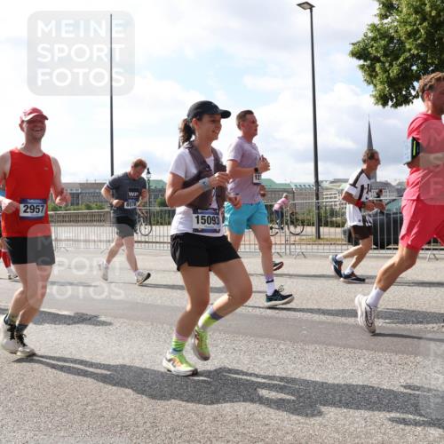 29.06.2025 - hella hamburg halbmarathon Lena Gebhardt http://msf.ph/oto/8362619 29.06.2025 10:01:45 Lombardsbrücke 8578, 1781, 2957, 15093, 1184, 1329, 1364, 1387, 1464, 1653, 1722, 1724, 1729, 1881, 1940, 2006, 2091, 2167, 2591, 2806, 2957, 3039, 3199, 3425, 3663, 4286, 4319, 4322, 4328, 4370, 4649, 4663, 5547, 5570, 5602, 5603, 5675, 5742, 6087, 6281, 0000, 6302, 6327, 6438, 6591, 6595, 6921, 6924, 7189, 7287, 8030, 8191, 8392, 8578, 8691, 8822, 8926, 9230, 9741, 10177, 10281, 10301, 10576, 10882, 10915, 11043, 11465, 14471, 14660, 14677, 16420 meine-sportfotos.de