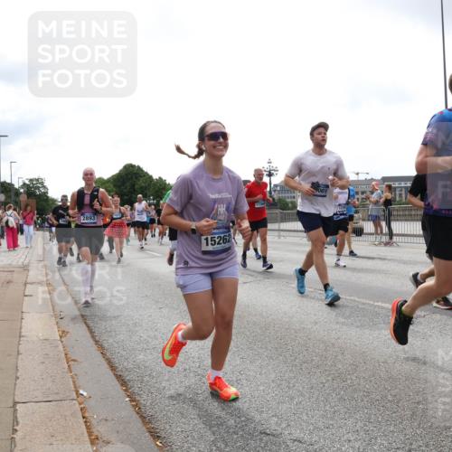 29.06.2025 - hella hamburg halbmarathon Lena Gebhardt http://msf.ph/oto/8362637 29.06.2025 10:39:20 Lombardsbrücke 2893, 17368, 001, 15262, 257, 1232, 1451, 1760, 1856, 1883, 2092, 2524, 2534, 2571, 2574, 2578, 2843, 2893, 2998, 3275, 3307, 3353, 3727, 3745, 4257, 4320, 4410, 4523, 4603, 4609, 4659, 4855, 4882, 4964, 5045, 5701, 6062, 6112, 6321, 6342, 6343, 6611, 6719, 6726, 6748, 7341, 7501, 7506, 7524, 7589, 7684, 7815, 8203, 8243, 8457, 8783, 8995, 9393, 9420, 9446, 9569, 9698, 9747, 9777, 9974, 9977, 10001, 10072, 10315, 10512, 10516, 10554, 13060 meine-sportfotos.de