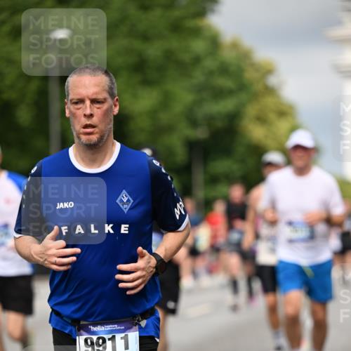 29.06.2025 - hella hamburg halbmarathon Dr. Thomas Lammeyer http://msf.ph/oto/8362638 29.06.2025 10:19:10 Kennedybrücke 1296, 1379, 1524, 1575, 1745, 1890, 2110, 2281, 3507, 3509, 3513, 3650, 4492, 4494, 4495, 4641, 5271, 5608, 5739, 5800, 5981, 5986, 6248, 6287, 6317, 6710, 7439, 7452, 7809, 7810, 8237, 8239, 8256, 8275, 8609, 8854, 9113, 9423, 9911, 9975, 9997, 10589, 10717, 10775, 10858, 11271 meine-sportfotos.de
