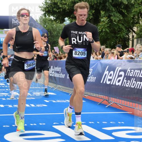 29.06.2025 - hella hamburg halbmarathon Strokosch-Dieckow http://msf.ph/oto/8362671 29.06.2025 10:50:54 Ziel 1466, 1630, 2207, 3654, 3947, 4839, 5018, 7052, 7369, 8117, 8205, 8572, 10215, 10750, 11551, 12778, 13008, 13687, 14125, 15362, 15395, 15643, 16285, 17221, 18182, 18350 meine-sportfotos.de