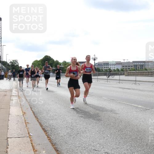 29.06.2025 - hella hamburg halbmarathon Lena Gebhardt http://msf.ph/oto/8362674 29.06.2025 10:14:16 Lombardsbrücke 9845, 3939, 1194, 1406, 1480, 1890, 2494, 3020, 3756, 3939, 4001, 4032, 4962, 5670, 5719, 6028, 6083, 6089, 6287, 6366, 6710, 7209, 7442, 7802, 7840, 7991, 8001, 8057, 8409, 8673, 8892, 9845, 9886, 10224, 10442, 10443, 11441, 11987, 12467, 12938, 13237, 13285, 13788, 14488, 15482, 15721, 15722, 15840, 16126, 17439, 17985, 18041, 18236, 18239 meine-sportfotos.de