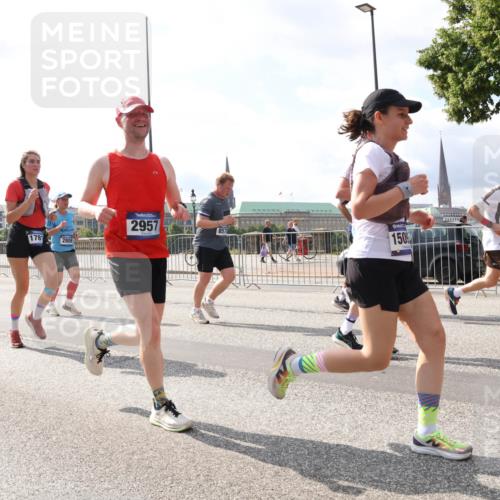 29.06.2025 - hella hamburg halbmarathon Lena Gebhardt http://msf.ph/oto/8362684 29.06.2025 10:01:45 Lombardsbrücke 1781, 2806, 2957, 150, 1184, 1329, 1364, 1387, 1464, 1653, 1722, 1724, 1729, 1881, 1940, 2006, 2091, 2167, 2591, 2806, 2957, 3039, 3199, 3425, 3663, 4286, 4319, 4322, 4328, 4370, 4649, 4663, 5547, 5570, 5602, 5603, 5675, 5742, 6087, 6281, 0000, 6302, 6327, 6438, 6591, 6595, 6921, 6924, 7189, 7287, 8030, 8191, 8392, 8578, 8691, 8822, 8926, 9230, 9741, 10177, 10281, 10301, 10576, 10882, 10915, 11043, 11465, 14471, 14660, 14677, 16420 meine-sportfotos.de