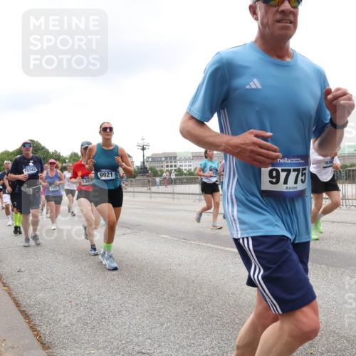 29.06.2025 - hella hamburg halbmarathon Lena Gebhardt http://msf.ph/oto/8362685 29.06.2025 10:48:26 Lombardsbrücke 15743, 2958, 13675, 9921, 9775, 16368, 1142, 1157, 1167, 1174, 1175, 1584, 1645, 1701, 2037, 2163, 2195, 2418, 2437, 2438, 2475, 2627, 2650, 2716, 2756, 2909, 2958, 3224, 3320, 3468, 3504, 3661, 3679, 3933, 4327, 4588, 5010, 5585, 5781, 5952, 6143, 7203, 7393, 7394, 7532, 7916, 7947, 7948, 8461, 8521, 8719, 8760, 8948, 9356, 9775, 9787, 9921, 10059, 10145, 10204, 10777, 10794, 11548, 11742, 11781, 13814, 13845, 15715, 16498, 16499, 16701 meine-sportfotos.de