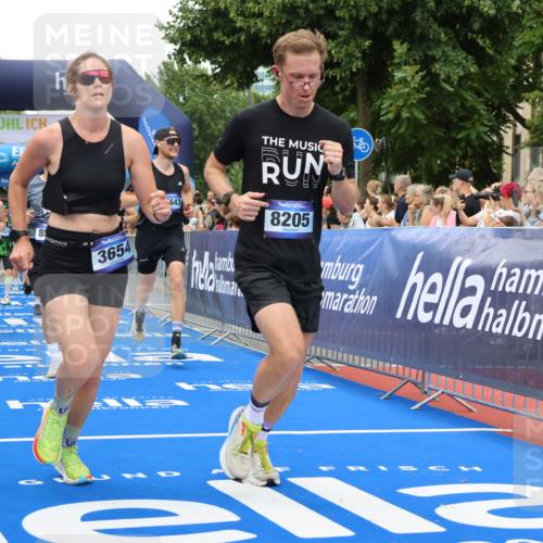 29.06.2025 - hella hamburg halbmarathon Strokosch-Dieckow http://msf.ph/oto/8362690 29.06.2025 10:50:54 Ziel 1466, 1630, 2207, 3654, 3947, 4839, 5018, 7052, 7369, 8117, 8205, 8572, 10215, 10750, 11551, 12778, 13008, 13687, 14125, 15362, 15395, 15643, 16285, 17221, 18182, 18350 meine-sportfotos.de