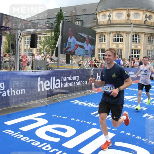 29.06.2025 - hella hamburg halbmarathon Michael Strokosch http://msf.ph/oto/8362758 29.06.2025 10:55:55 Ziel 1179, 2612, 3256, 3668, 4772, 6569, 7147, 7976, 8968, 9246, 10084, 12858, 13474, 15884, 16401, 16434, 16786, 18125, 18867, 19047 meine-sportfotos.de