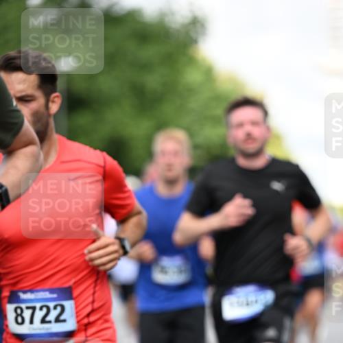 29.06.2025 - hella hamburg halbmarathon Dr. Thomas Lammeyer http://msf.ph/oto/8362811 29.06.2025 09:56:44 Kennedybrücke 1012, 1070, 1163, 1176, 1391, 1558, 1613, 1735, 1782, 2048, 2189, 2213, 2590, 2788, 2970, 3021, 3098, 3146, 3304, 3907, 3917, 3928, 4277, 4933, 4981, 4997, 5476, 5623, 5624, 5682, 6152, 6712, 6716, 7005, 7093, 7147, 7204, 7322, 7325, 7450, 7599, 7765, 7843, 8063, 8145, 8664, 8694, 8704, 8722, 8819, 9081, 9213, 9232, 9374, 9534, 9538, 9540, 9585, 9794, 10000, 10208, 10246, 10313, 10750, 10969, 11094, 11153, 11291, 11346 meine-sportfotos.de