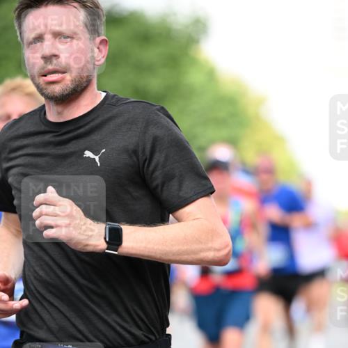 29.06.2025 - hella hamburg halbmarathon Dr. Thomas Lammeyer http://msf.ph/oto/8362856 29.06.2025 09:56:45 Kennedybrücke 1012, 1070, 1163, 1176, 1391, 1558, 1613, 1735, 1782, 2048, 2189, 2213, 2590, 2788, 2970, 3021, 3098, 3146, 3304, 3907, 3917, 3928, 4277, 4933, 4981, 4997, 5476, 5623, 5624, 5682, 6081, 6152, 6712, 6716, 7005, 7093, 7147, 7204, 7322, 7325, 7450, 7599, 7765, 7843, 8063, 8145, 8664, 8694, 8704, 8722, 8819, 9081, 9213, 9232, 9374, 9534, 9538, 9540, 9585, 9794, 10000, 10208, 10246, 10313, 10750, 10969, 11094, 11153, 11291, 11346 meine-sportfotos.de