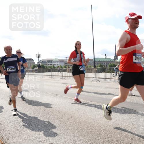 29.06.2025 - hella hamburg halbmarathon Lena Gebhardt http://msf.ph/oto/8362868 29.06.2025 10:01:45 Lombardsbrücke 14175, 1329, 13796, 178, 295, 1184, 1329, 1364, 1387, 1464, 1653, 1722, 1724, 1729, 1881, 1940, 2006, 2091, 2167, 2591, 2806, 2957, 3039, 3199, 3425, 3663, 4286, 4319, 4322, 4328, 4370, 4649, 4663, 5547, 5570, 5602, 5603, 5675, 5742, 6087, 6281, 0000, 6302, 6327, 6438, 6591, 6595, 6921, 6924, 7189, 7287, 8030, 8191, 8392, 8578, 8691, 8822, 8926, 9230, 9741, 10177, 10281, 10301, 10576, 10882, 10915, 11043, 11465, 14471, 14660, 14677, 16420 meine-sportfotos.de