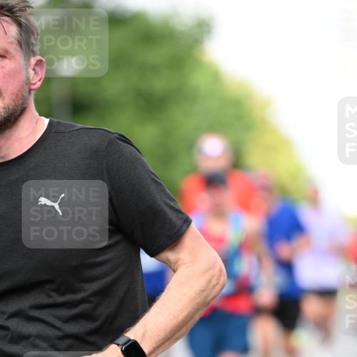 29.06.2025 - hella hamburg halbmarathon Dr. Thomas Lammeyer http://msf.ph/oto/8362871 29.06.2025 09:56:45 Kennedybrücke 1012, 1070, 1163, 1176, 1391, 1558, 1613, 1735, 1782, 2048, 2189, 2213, 2590, 2788, 2970, 3021, 3098, 3146, 3304, 3907, 3917, 3928, 4277, 4933, 4981, 4997, 5476, 5623, 5624, 5682, 6081, 6152, 6712, 6716, 7005, 7093, 7147, 7204, 7322, 7325, 7450, 7599, 7765, 7843, 8063, 8145, 8664, 8694, 8704, 8722, 8819, 9081, 9213, 9232, 9374, 9534, 9538, 9540, 9585, 9794, 10000, 10208, 10246, 10313, 10750, 10969, 11094, 11153, 11291, 11346 meine-sportfotos.de