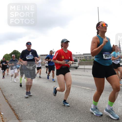 29.06.2025 - hella hamburg halbmarathon Lena Gebhardt http://msf.ph/oto/8362880 29.06.2025 10:48:27 Lombardsbrücke 18248, 2627, 15743, 67, 9921, 12932, 1142, 1157, 1167, 1174, 1175, 1584, 1645, 1701, 2037, 2163, 2195, 2418, 2437, 2438, 2475, 2627, 2650, 2716, 2756, 2909, 2958, 3224, 3320, 3468, 3504, 3661, 3679, 3933, 4327, 4588, 5010, 5585, 5781, 5952, 6143, 7203, 7393, 7394, 7532, 7916, 7947, 7948, 8461, 8521, 8719, 8760, 8948, 9356, 9775, 9787, 9921, 10059, 10145, 10204, 10366, 10654, 10777, 10794, 11548, 11742, 11781, 13814, 13845, 15715, 16498, 16499, 16701 meine-sportfotos.de