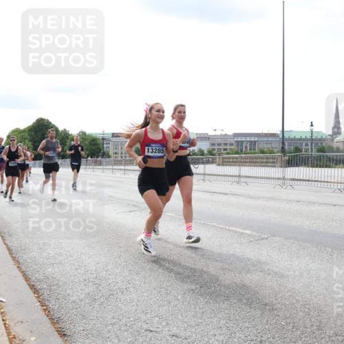 29.06.2025 - hella hamburg halbmarathon Lena Gebhardt http://msf.ph/oto/8362905 29.06.2025 10:14:17 Lombardsbrücke 13285, 5645, 1194, 1406, 1480, 1890, 2494, 3020, 3756, 3939, 4032, 4962, 5670, 6028, 6083, 6089, 6287, 6366, 6710, 7209, 7442, 7802, 7840, 7991, 8001, 8057, 8409, 8673, 8892, 9845, 9886, 10224, 10442, 10443, 11441, 11987, 12467, 12938, 13237, 13285, 13788, 14488, 15482, 15721, 15722, 15840, 16126, 17439, 17985, 18041, 18236, 18239 meine-sportfotos.de