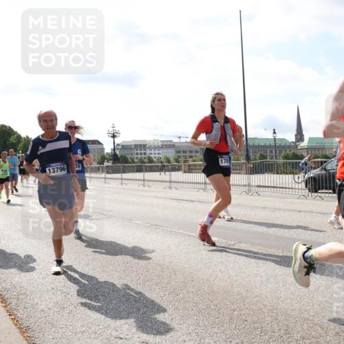 29.06.2025 - hella hamburg halbmarathon Lena Gebhardt http://msf.ph/oto/8362926 29.06.2025 10:01:45 Lombardsbrücke 1329, 1464, 13796, 39, 1781, 295, 1184, 1329, 1364, 1387, 1464, 1653, 1722, 1724, 1729, 1881, 1940, 2006, 2091, 2167, 2591, 2806, 2957, 3039, 3199, 3425, 3663, 4286, 4319, 4322, 4328, 4370, 4649, 4663, 5547, 5570, 5602, 5603, 5675, 5742, 6087, 6281, 0000, 6302, 6327, 6438, 6591, 6595, 6921, 6924, 7189, 7287, 8030, 8191, 8392, 8578, 8691, 8822, 8926, 9230, 9741, 10177, 10281, 10301, 10576, 10882, 10915, 11043, 11465, 14471, 14660, 14677, 16420 meine-sportfotos.de