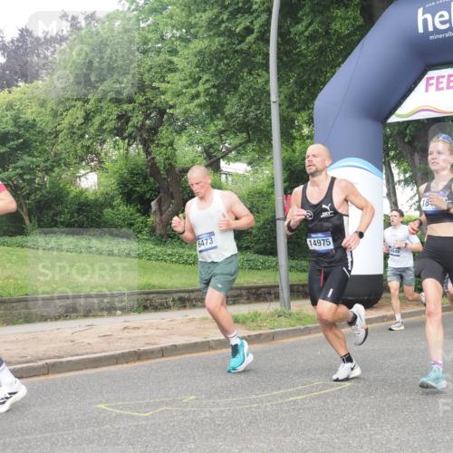 29.06.2025 - hella hamburg halbmarathon KatJ http://msf.ph/oto/8362937 29.06.2025 10:22:42 Zwischen KM18-KM19 1910, 1959, 2836, 6473 meine-sportfotos.de