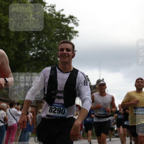 29.06.2025 - hella hamburg halbmarathon Yannick Fuchs http://msf.ph/oto/8362939 29.06.2025 10:53:17 20KM 1285, 2006, 2348, 2584, 2677, 2957, 2978, 3114, 3181, 3279, 3425, 3983, 4088, 4592, 5347, 5885, 6087, 6202, 6220, 6438, 6997, 7031, 7223, 7287, 7476, 8290, 10036, 10587, 10759, 10896, 10943, 11935, 11938, 12206, 12261, 12564, 12633, 12736, 12862, 13583, 13761, 14375, 14567, 14732, 14902, 14928, 14965, 15232, 15240, 15284, 15824, 16160, 16341, 16910, 16980, 17017, 17176, 17346, 17503, 17630, 18153, 18266, 18327, 18467, 18485, 18716, 19015, 19160 meine-sportfotos.de