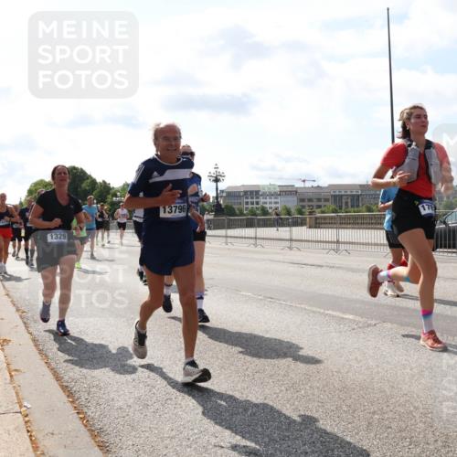 29.06.2025 - hella hamburg halbmarathon Lena Gebhardt http://msf.ph/oto/8362961 29.06.2025 10:01:45 Lombardsbrücke 1329, 137969, 178, 1184, 1329, 1364, 1387, 1464, 1653, 1722, 1724, 1729, 1881, 1940, 2006, 2091, 2167, 2591, 2806, 2957, 3039, 3199, 3425, 3663, 4286, 4319, 4322, 4328, 4370, 4649, 4663, 5547, 5570, 5602, 5603, 5675, 5742, 6087, 6281, 0000, 6302, 6327, 6438, 6591, 6595, 6921, 6924, 7189, 7287, 8030, 8191, 8392, 8578, 8691, 8822, 8926, 9230, 9741, 10177, 10281, 10301, 10576, 10882, 10915, 11043, 11465, 14471, 14660, 14677, 16420 meine-sportfotos.de