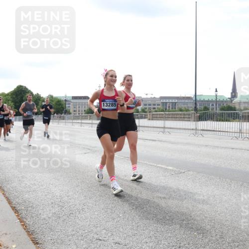 29.06.2025 - hella hamburg halbmarathon Lena Gebhardt http://msf.ph/oto/8363002 29.06.2025 10:14:17 Lombardsbrücke 3939, 6089, 13285, 45, 1194, 1406, 1480, 1890, 2494, 3020, 3756, 3939, 4032, 4962, 5670, 6028, 6083, 6089, 6287, 6366, 6710, 7209, 7442, 7802, 7840, 7991, 8001, 8057, 8409, 8673, 8892, 9845, 9886, 10224, 10442, 10443, 11441, 11987, 12467, 12938, 13237, 13285, 13788, 14488, 15482, 15721, 15722, 15840, 16126, 17439, 17985, 18041, 18236, 18239 meine-sportfotos.de