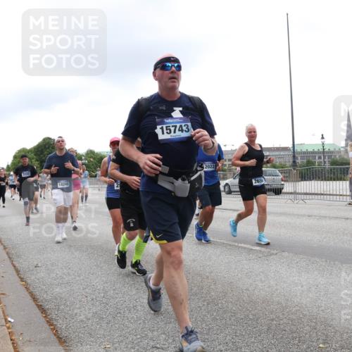 29.06.2025 - hella hamburg halbmarathon Lena Gebhardt http://msf.ph/oto/8363020 29.06.2025 10:48:28 Lombardsbrücke 3320, 18248, 15743, 2022, 265, 1142, 1157, 1167, 1174, 1175, 1584, 1645, 1701, 2037, 2163, 2195, 2418, 2437, 2438, 2475, 2627, 2650, 2716, 2756, 2909, 2958, 3224, 3320, 3468, 3504, 3661, 3679, 3933, 4327, 4588, 5010, 5585, 5781, 5952, 6143, 7203, 7393, 7394, 7532, 7916, 7947, 7948, 8461, 8521, 8719, 8760, 8948, 9356, 9775, 9787, 9921, 10059, 10145, 10204, 10366, 10654, 10656, 10777, 10794, 11548, 11742, 11781, 13814, 13845, 15715, 16498, 16499, 16701 meine-sportfotos.de