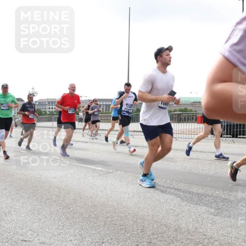 29.06.2025 - hella hamburg halbmarathon Lena Gebhardt http://msf.ph/oto/8363028 29.06.2025 10:39:21 Lombardsbrücke 2893, 10516, 17368, 1239, 1000, 1451, 1760, 1856, 1883, 2092, 2524, 2534, 2571, 2574, 2578, 2843, 2893, 2998, 3275, 3307, 3353, 3727, 3745, 4257, 4320, 4410, 4523, 4603, 4609, 4659, 4855, 4882, 4964, 5045, 5701, 6062, 6112, 6321, 6342, 6343, 6611, 6719, 6726, 6748, 7053, 7341, 7501, 7506, 7524, 7589, 7684, 7815, 8203, 8243, 8457, 8783, 8995, 9393, 9420, 9446, 9569, 9698, 9747, 9777, 9974, 9977, 10001, 10072, 10315, 10512, 10516, 13060 meine-sportfotos.de