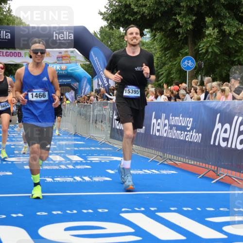29.06.2025 - hella hamburg halbmarathon Strokosch-Dieckow http://msf.ph/oto/8363083 29.06.2025 10:50:52 Ziel 1466, 2207, 3654, 3947, 4839, 5018, 5115, 7052, 7369, 8205, 8572, 8657, 10215, 10750, 11551, 12778, 13687, 15362, 15395, 15426, 15643, 15720, 16285, 17129, 18182, 18350, 18370 meine-sportfotos.de
