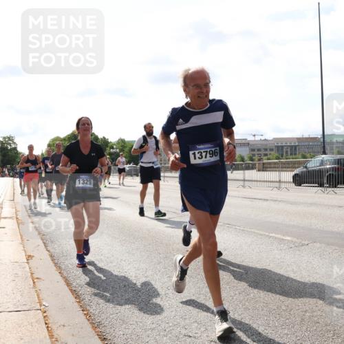29.06.2025 - hella hamburg halbmarathon Lena Gebhardt http://msf.ph/oto/8363096 29.06.2025 10:01:46 Lombardsbrücke 14175, 1329, 13796, 2806, 1184, 1329, 1364, 1464, 1653, 1722, 1724, 1729, 1881, 1940, 2091, 2167, 2591, 2806, 2957, 3039, 3199, 3425, 3663, 4286, 4319, 4322, 4328, 4370, 4649, 4663, 5547, 5570, 5602, 5603, 5675, 5742, 6087, 6281, 0000, 6302, 6327, 6438, 6591, 6595, 6921, 6924, 7189, 7287, 8030, 8191, 8392, 8578, 8691, 8822, 8926, 9230, 9741, 10177, 10281, 10301, 10576, 10882, 10915, 11043, 11465, 14471, 14660, 14677, 16420 meine-sportfotos.de