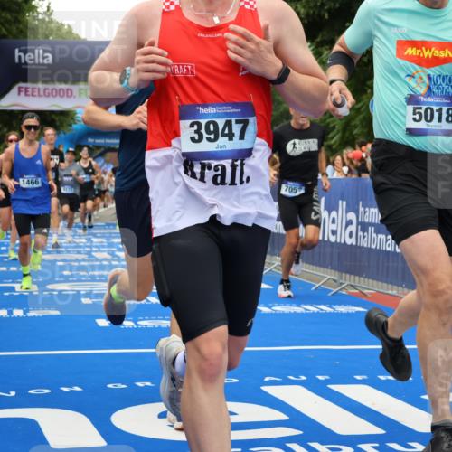 29.06.2025 - hella hamburg halbmarathon Strokosch-Dieckow http://msf.ph/oto/8363112 29.06.2025 10:50:51 Ziel 1466, 2207, 3654, 3947, 4839, 5018, 5115, 7052, 7369, 8205, 8572, 8657, 10215, 10750, 11551, 12778, 13687, 15362, 15395, 15426, 15643, 15720, 16285, 17129, 17908, 18182, 18370 meine-sportfotos.de