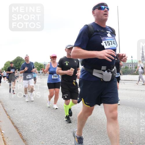 29.06.2025 - hella hamburg halbmarathon Lena Gebhardt http://msf.ph/oto/8363160 29.06.2025 10:48:28 Lombardsbrücke 18248, 15743, 2958, 650, 1142, 1157, 1167, 1174, 1175, 1584, 1645, 1701, 2037, 2163, 2195, 2418, 2437, 2438, 2475, 2627, 2650, 2716, 2756, 2909, 2958, 3224, 3320, 3468, 3504, 3661, 3679, 3933, 4327, 4588, 5010, 5585, 5781, 5952, 6143, 7203, 7393, 7394, 7532, 7916, 7947, 7948, 8461, 8521, 8719, 8760, 8948, 9356, 9775, 9787, 9921, 10059, 10145, 10204, 10366, 10654, 10656, 10777, 10794, 11548, 11742, 11781, 13814, 13845, 15715, 16498, 16499, 16701 meine-sportfotos.de