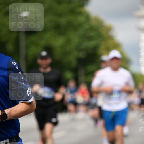 29.06.2025 - hella hamburg halbmarathon Dr. Thomas Lammeyer http://msf.ph/oto/8363166 29.06.2025 10:19:11 Kennedybrücke 1296, 1379, 1524, 1575, 1745, 1890, 2110, 2281, 3507, 3509, 3513, 3650, 4492, 4494, 4495, 4641, 5069, 5271, 5608, 5739, 5800, 5981, 5986, 6248, 6287, 6317, 6710, 7439, 7452, 7809, 7810, 8237, 8239, 8256, 8609, 9113, 9423, 9911, 9975, 9997, 10589, 10717, 10775, 10858, 11271 meine-sportfotos.de