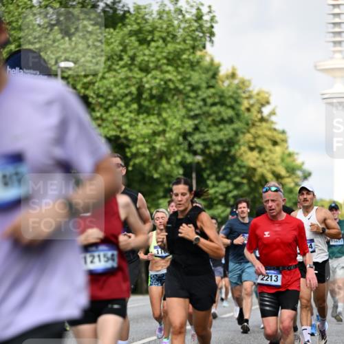 29.06.2025 - hella hamburg halbmarathon Dr. Thomas Lammeyer http://msf.ph/oto/8363187 29.06.2025 09:56:50 Kennedybrücke 1012, 1163, 1176, 1391, 1558, 1735, 1759, 2048, 2189, 2213, 2234, 2365, 2402, 2590, 2623, 2788, 2970, 3021, 3146, 3304, 3907, 3917, 3928, 4091, 4277, 4553, 4933, 4981, 4997, 5022, 5623, 5624, 5682, 5692, 6081, 6152, 6712, 6716, 7005, 7093, 7147, 7204, 7322, 7450, 7599, 7765, 8063, 8145, 8664, 8694, 8704, 8722, 8819, 9213, 9232, 9374, 9534, 9538, 9540, 9544, 9585, 9794, 10208, 10246, 10313, 10750, 10969, 11094, 11153, 11291 meine-sportfotos.de