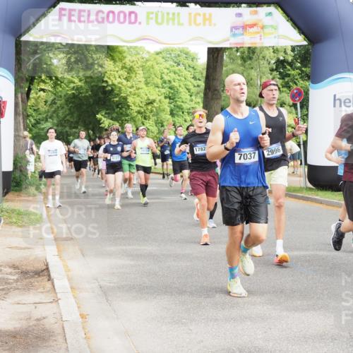 29.06.2025 - hella hamburg halbmarathon MichiJ http://msf.ph/oto/8363200 29.06.2025 10:43:26 Zwischen KM18-KM19 1972, 2083, 2741, 2982, 2996, 3042, 4152, 4594, 4813, 5418, 7037, 8255, 9622, 9727, 9820, 10093, 13064, 13245, 13474, 16121, 16434, 16679, 17468, 17758, 17828, 18117, 18125, 18208, 18899, 19184 meine-sportfotos.de