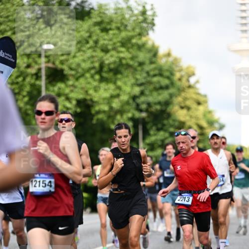 29.06.2025 - hella hamburg halbmarathon Dr. Thomas Lammeyer http://msf.ph/oto/8363206 29.06.2025 09:56:50 Kennedybrücke 1012, 1163, 1176, 1391, 1558, 1735, 1759, 2048, 2189, 2213, 2234, 2365, 2402, 2590, 2623, 2788, 2970, 3021, 3146, 3304, 3907, 3917, 3928, 4091, 4277, 4553, 4933, 4981, 4997, 5022, 5623, 5624, 5682, 5692, 6081, 6152, 6712, 6716, 7005, 7093, 7147, 7204, 7322, 7450, 7599, 7765, 8063, 8145, 8664, 8694, 8704, 8722, 8819, 9213, 9232, 9374, 9534, 9538, 9540, 9544, 9585, 9794, 10208, 10246, 10313, 10750, 10969, 11094, 11153, 11291 meine-sportfotos.de