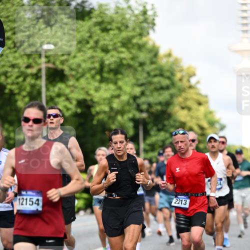 29.06.2025 - hella hamburg halbmarathon Dr. Thomas Lammeyer http://msf.ph/oto/8363222 29.06.2025 09:56:50 Kennedybrücke 1012, 1163, 1176, 1391, 1558, 1735, 1759, 2048, 2189, 2213, 2234, 2365, 2402, 2590, 2623, 2788, 2970, 3021, 3146, 3304, 3907, 3917, 3928, 4091, 4277, 4553, 4933, 4981, 4997, 5022, 5623, 5624, 5682, 5692, 6081, 6152, 6712, 6716, 7005, 7093, 7147, 7204, 7322, 7450, 7599, 7765, 8063, 8145, 8664, 8694, 8704, 8722, 8819, 9213, 9232, 9374, 9534, 9538, 9540, 9544, 9585, 9794, 10208, 10246, 10313, 10750, 10969, 11094, 11153, 11291 meine-sportfotos.de
