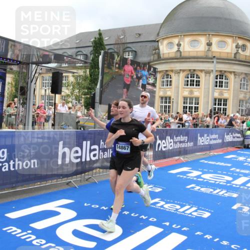 29.06.2025 - hella hamburg halbmarathon Michael Strokosch http://msf.ph/oto/8363236 29.06.2025 10:56:05 Ziel 1180, 3042, 3058, 7594, 14867, 15184, 15868, 16176, 17640, 18212 meine-sportfotos.de