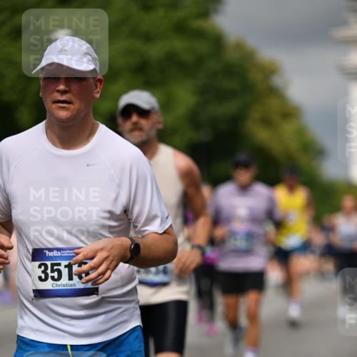 29.06.2025 - hella hamburg halbmarathon Dr. Thomas Lammeyer http://msf.ph/oto/8363272 29.06.2025 10:19:13 Kennedybrücke 1296, 1379, 1524, 1575, 1745, 1890, 2110, 2281, 3507, 3509, 3513, 3650, 4492, 4494, 4495, 5069, 5271, 5608, 5739, 5800, 5981, 5986, 6248, 6287, 6317, 6710, 7439, 7452, 7809, 7810, 8237, 8239, 8256, 8609, 9113, 9423, 9657, 9911, 9975, 9997, 10775, 10858, 11271 meine-sportfotos.de