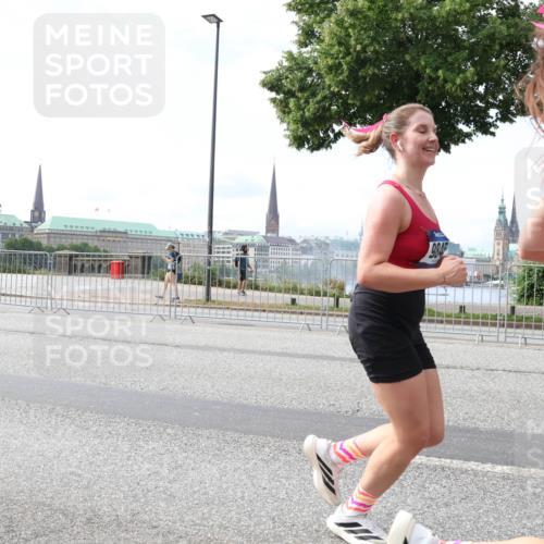 29.06.2025 - hella hamburg halbmarathon Lena Gebhardt http://msf.ph/oto/8363324 29.06.2025 10:14:18 Lombardsbrücke 9845, 1194, 1406, 1480, 1890, 2494, 2990, 3020, 3756, 3834, 3939, 4032, 4962, 5670, 6028, 6083, 6089, 6287, 6366, 6710, 7209, 7442, 7802, 7840, 7991, 8001, 8057, 8147, 8409, 8892, 9845, 9886, 10224, 10442, 10443, 11441, 11987, 12467, 12938, 13237, 13285, 13788, 14488, 15482, 15721, 15722, 15840, 16126, 17439, 17985, 18041, 18236, 18239 meine-sportfotos.de