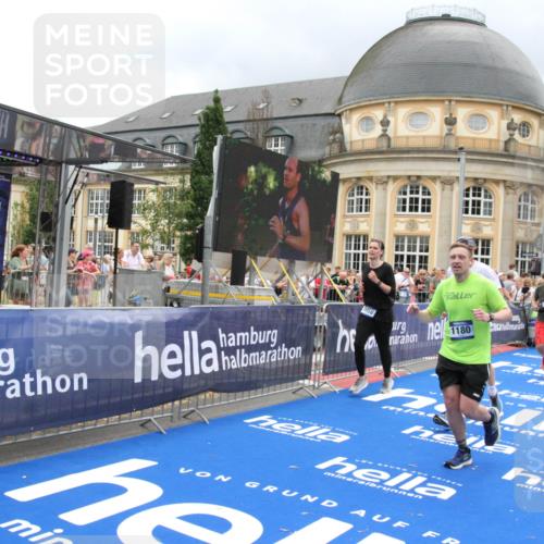 29.06.2025 - hella hamburg halbmarathon Michael Strokosch http://msf.ph/oto/8363335 29.06.2025 10:56:08 Ziel 1180, 3042, 3058, 4594, 4813, 5492, 5570, 7594, 8330, 12545, 16176, 17640, 17642, 18212 meine-sportfotos.de