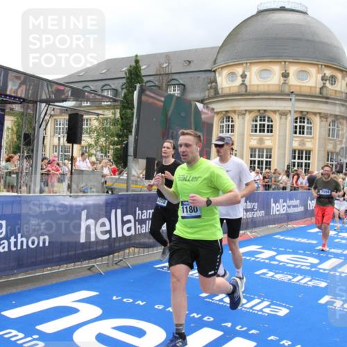 29.06.2025 - hella hamburg halbmarathon Michael Strokosch http://msf.ph/oto/8363351 29.06.2025 10:56:09 Ziel 1180, 3042, 3058, 4594, 4813, 5492, 5570, 7594, 8330, 12545, 17640, 17642, 18212 meine-sportfotos.de