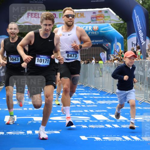 29.06.2025 - hella hamburg halbmarathon Strokosch-Dieckow http://msf.ph/oto/8363360 29.06.2025 10:29:08 Ziel 3043, 8473, 10171, 10351, 16157, 18874, 19194 meine-sportfotos.de
