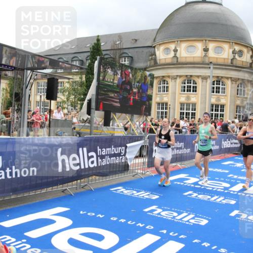 29.06.2025 - hella hamburg halbmarathon Michael Strokosch http://msf.ph/oto/8363437 29.06.2025 10:56:11 Ziel 1180, 3058, 4594, 4813, 5492, 5570, 7594, 8330, 8639, 9907, 12545, 14363, 17640, 17642, 18212 meine-sportfotos.de