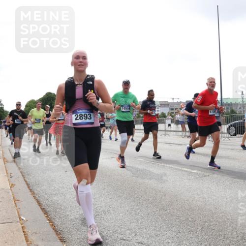 29.06.2025 - hella hamburg halbmarathon Lena Gebhardt http://msf.ph/oto/8363438 29.06.2025 10:39:22 Lombardsbrücke 2998, 16866, 4871, 2893, 10516, 1736, 1239, 1451, 1760, 1856, 1883, 2092, 2524, 2534, 2571, 2574, 2578, 2843, 2893, 2998, 3275, 3307, 3353, 3727, 3745, 4257, 4320, 4410, 4523, 4603, 4609, 4659, 4855, 4882, 5045, 5701, 6062, 6112, 6321, 6342, 6343, 6427, 6611, 6719, 6726, 6748, 7053, 7199, 7341, 7501, 7506, 7524, 7589, 7684, 7815, 8203, 8243, 8457, 8783, 8995, 9393, 9420, 9446, 9569, 9698, 9747, 9777, 9974, 9977, 10001, 10072, 10315, 10512, 10516, 13060 meine-sportfotos.de