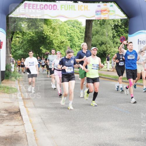 29.06.2025 - hella hamburg halbmarathon MichiJ http://msf.ph/oto/8363456 29.06.2025 10:43:29 Zwischen KM18-KM19 1972, 2083, 2741, 2982, 2996, 4152, 4594, 4813, 7037, 7547, 8968, 9246, 9727, 9903, 10093, 10133, 10408, 10665, 13064, 13474, 16121, 16434, 17758, 17828, 18117, 18125, 18208, 18867, 18899, 19184 meine-sportfotos.de