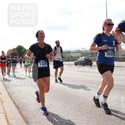 29.06.2025 - hella hamburg halbmarathon Lena Gebhardt http://msf.ph/oto/8363460 29.06.2025 10:01:46 Lombardsbrücke 1417, 14176, 17017, 1464, 1329, 1642, 3039, 6, 1184, 1329, 1364, 1464, 1653, 1722, 1724, 1729, 1881, 1940, 2091, 2167, 2591, 2806, 2957, 3039, 3199, 3425, 3663, 4286, 4319, 4322, 4328, 4370, 4649, 4663, 5547, 5570, 5602, 5603, 5675, 5742, 6087, 6281, 0000, 6302, 6327, 6438, 6591, 6595, 6921, 6924, 7189, 7287, 8030, 8191, 8392, 8578, 8691, 8822, 8926, 9230, 9741, 10177, 10281, 10301, 10576, 10882, 10915, 11043, 11465, 14471, 14660, 14677, 16420 meine-sportfotos.de