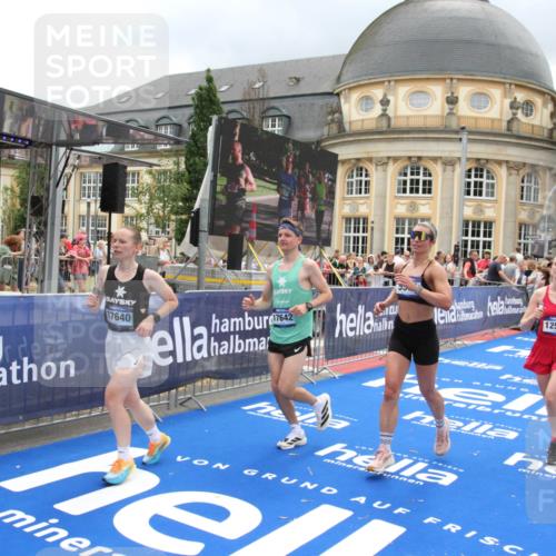 29.06.2025 - hella hamburg halbmarathon Michael Strokosch http://msf.ph/oto/8363505 29.06.2025 10:56:12 Ziel 3058, 4594, 4813, 5492, 5570, 7594, 8330, 8639, 9907, 12545, 14363, 15484, 16113, 16634, 17640, 17642, 18212 meine-sportfotos.de