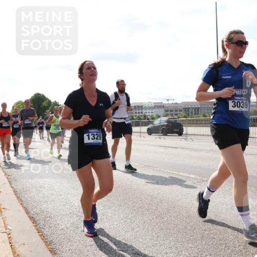 29.06.2025 - hella hamburg halbmarathon Lena Gebhardt http://msf.ph/oto/8363507 29.06.2025 10:01:46 Lombardsbrücke 14176, 14175, 17017, 1464, 1329, 3039, 1184, 1329, 1364, 1464, 1653, 1722, 1724, 1729, 1881, 1940, 2091, 2167, 2591, 2806, 2957, 3039, 3199, 3425, 3663, 4286, 4319, 4322, 4328, 4370, 4649, 4663, 5547, 5570, 5602, 5603, 5675, 5742, 6087, 6281, 0000, 6302, 6327, 6438, 6591, 6595, 6921, 6924, 7189, 7287, 8030, 8191, 8392, 8578, 8691, 8822, 8926, 9230, 9741, 10177, 10281, 10301, 10576, 10882, 10915, 11043, 11465, 14471, 14660, 14677, 16420 meine-sportfotos.de