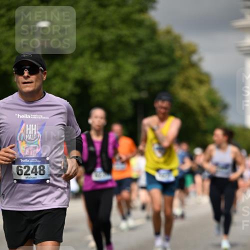 29.06.2025 - hella hamburg halbmarathon Dr. Thomas Lammeyer http://msf.ph/oto/8363551 29.06.2025 10:19:16 Kennedybrücke 1379, 1524, 1575, 1890, 2110, 2494, 3513, 3650, 4492, 4494, 4495, 5069, 5271, 5739, 5981, 5986, 6248, 6287, 6317, 6710, 7439, 7452, 7809, 7810, 8237, 8256, 8609, 9113, 9423, 9657, 9911, 9975, 9997, 10775, 10858, 10963 meine-sportfotos.de