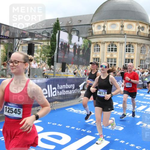 29.06.2025 - hella hamburg halbmarathon Michael Strokosch http://msf.ph/oto/8363560 29.06.2025 10:56:14 Ziel 1193, 4594, 4813, 5465, 5492, 5570, 8330, 8639, 9907, 10789, 12545, 14363, 15484, 16113, 16634, 17468, 17640, 17642 meine-sportfotos.de