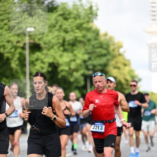29.06.2025 - hella hamburg halbmarathon Dr. Thomas Lammeyer http://msf.ph/oto/8363596 29.06.2025 09:56:51 Kennedybrücke 1012, 1163, 1176, 1391, 1558, 1735, 1759, 2048, 2189, 2213, 2234, 2365, 2402, 2590, 2623, 2788, 2970, 3021, 3146, 3304, 3907, 3917, 3928, 4091, 4277, 4310, 4553, 4933, 4981, 4997, 5022, 5623, 5624, 5682, 5692, 6081, 6152, 6375, 6712, 6716, 7005, 7093, 7147, 7204, 7322, 7450, 7765, 8063, 8145, 8664, 8694, 8704, 8722, 8819, 9213, 9232, 9374, 9534, 9538, 9540, 9544, 9585, 9794, 10208, 10246, 10313, 10969, 11094, 11153, 11291 meine-sportfotos.de