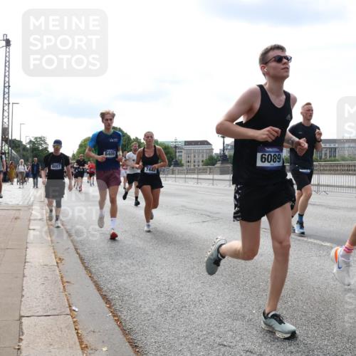 29.06.2025 - hella hamburg halbmarathon Lena Gebhardt http://msf.ph/oto/8363607 29.06.2025 10:14:20 Lombardsbrücke 8057, 8409, 7442, 6089, 3939, 1194, 1406, 1480, 1890, 2494, 2990, 3020, 3154, 3756, 3834, 3939, 4032, 4962, 5670, 6028, 6083, 6089, 6287, 6366, 6710, 7209, 7442, 7802, 7840, 7991, 8001, 8057, 8147, 8409, 8892, 9845, 9886, 10224, 10442, 10443, 10610, 11987, 12467, 12938, 13237, 13285, 13788, 14488, 15482, 15840, 16126, 17439, 17985, 18041, 18236, 18239 meine-sportfotos.de