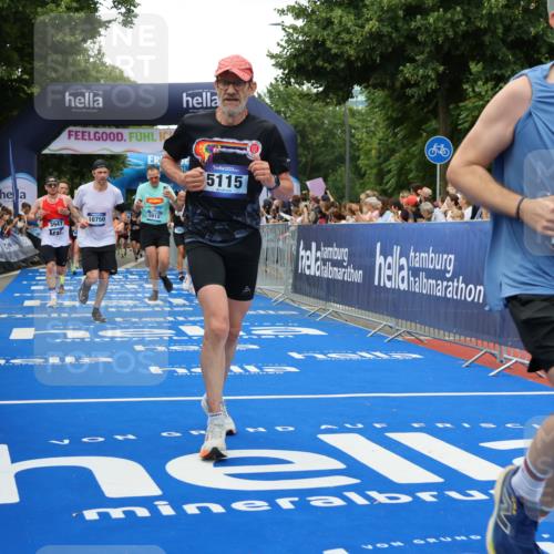 29.06.2025 - hella hamburg halbmarathon Strokosch-Dieckow http://msf.ph/oto/8363689 29.06.2025 10:50:47 Ziel 1466, 2234, 2788, 3654, 3947, 4839, 5018, 5115, 6712, 7052, 7134, 7952, 8205, 8657, 10750, 11356, 11551, 13701, 15395, 15426, 15643, 15720, 17129, 17908, 18182, 18229, 18370, 18820 meine-sportfotos.de